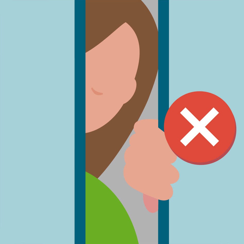 Illustration Frau versucht Fahrstuhltür aufzuschieben mit rotem X daneben.